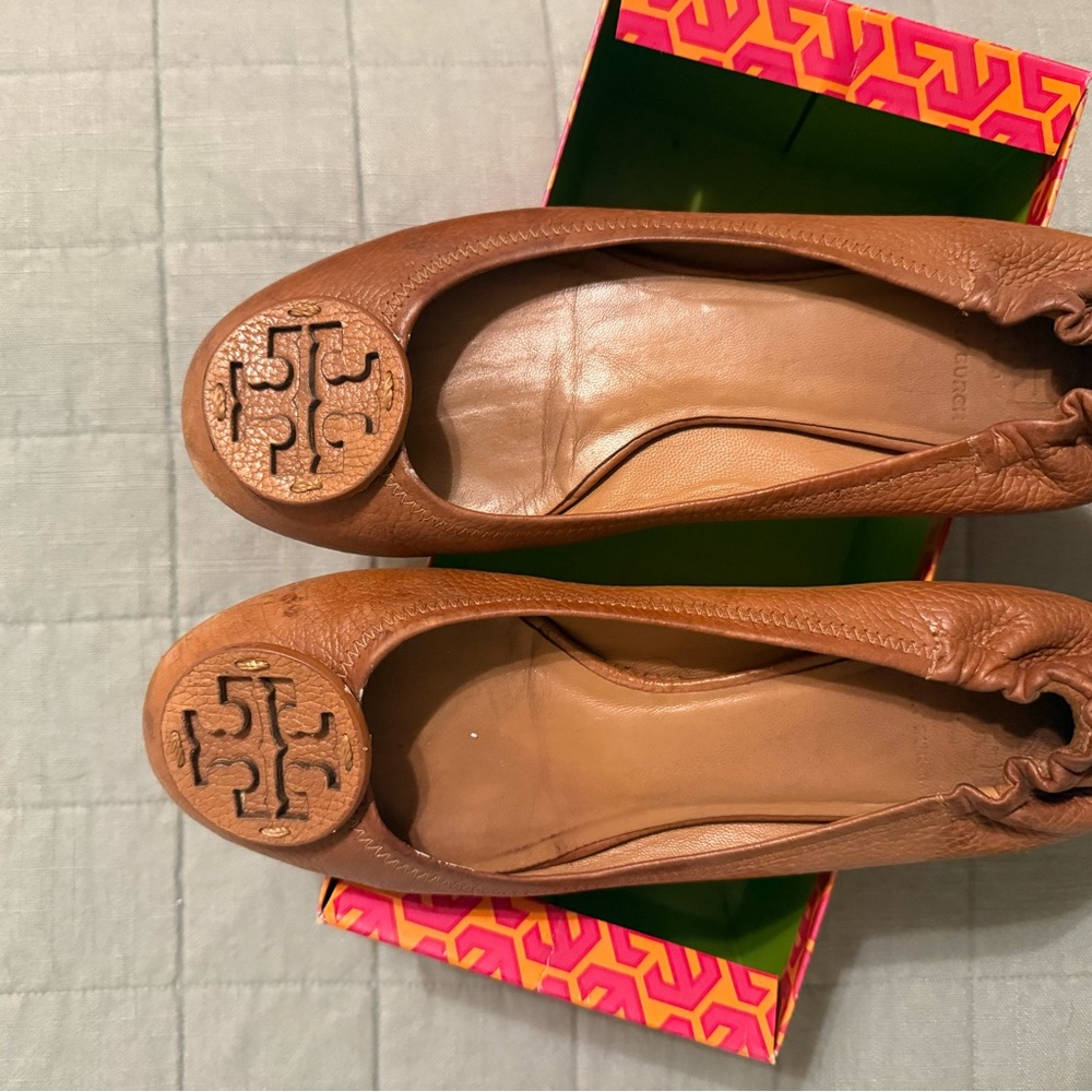 Tory Burch Tan Leather Flats with Logo